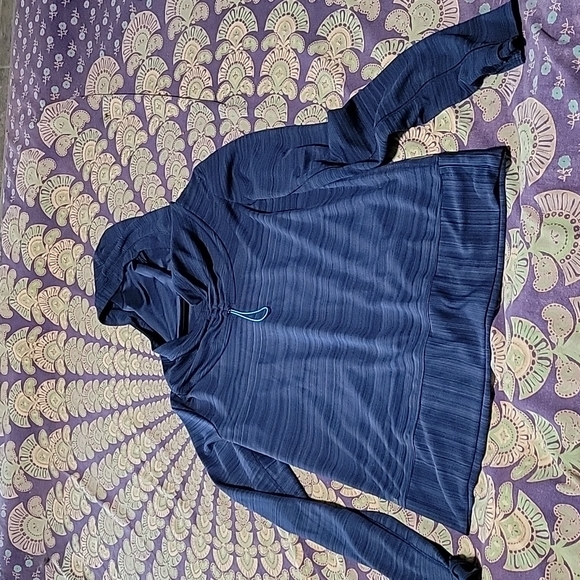 Long-sleeved Lolë workout shirt - Picture 1 of 6